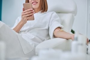 woman getting iv nutrient therapy